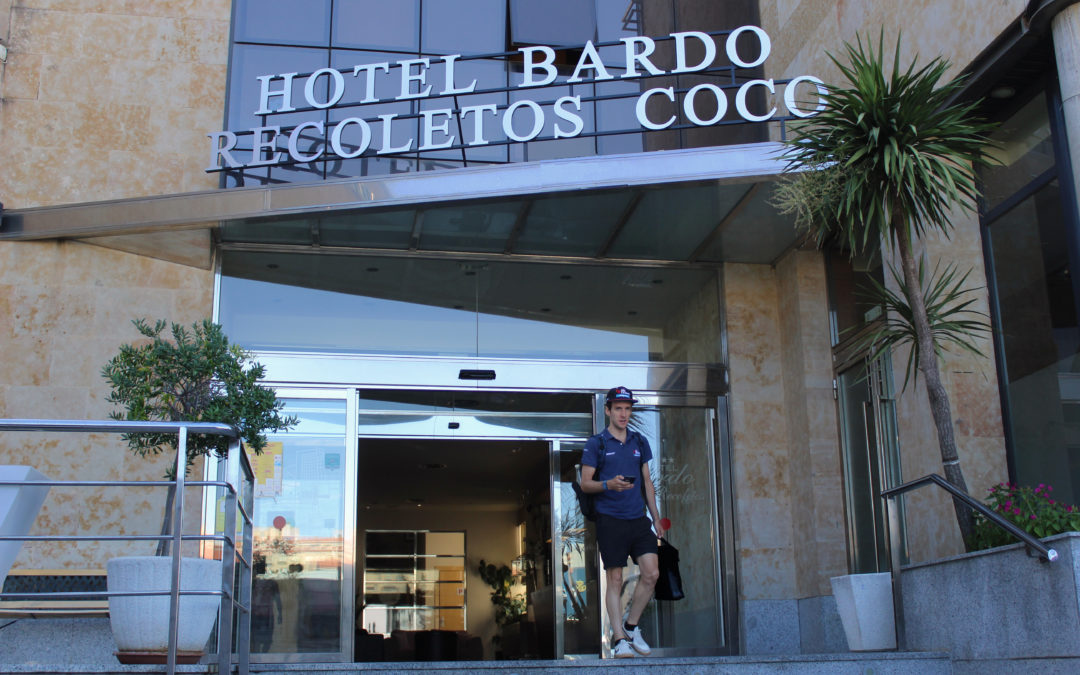 Simon Yates, ganador de la Vuelta Internacional a Castilla y León, y su equipo, se concentran en nuestro hotel